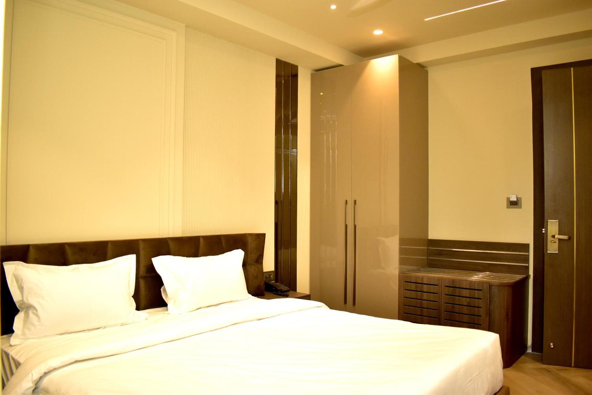 Hotel Cullinan By Qotel Janakpuri Delhi  Ngoại thất bức ảnh