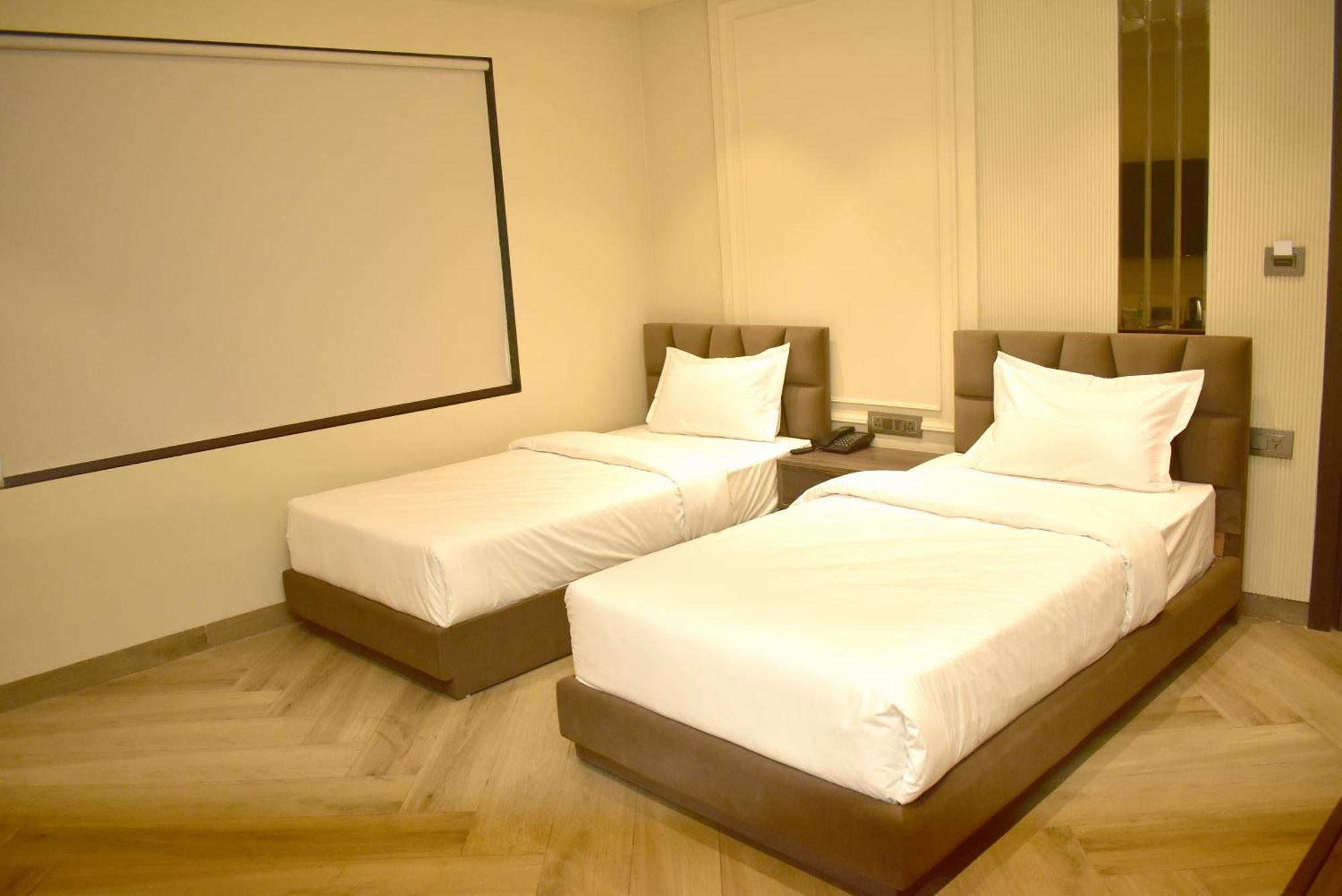 Hotel Cullinan By Qotel Janakpuri Delhi  Ngoại thất bức ảnh