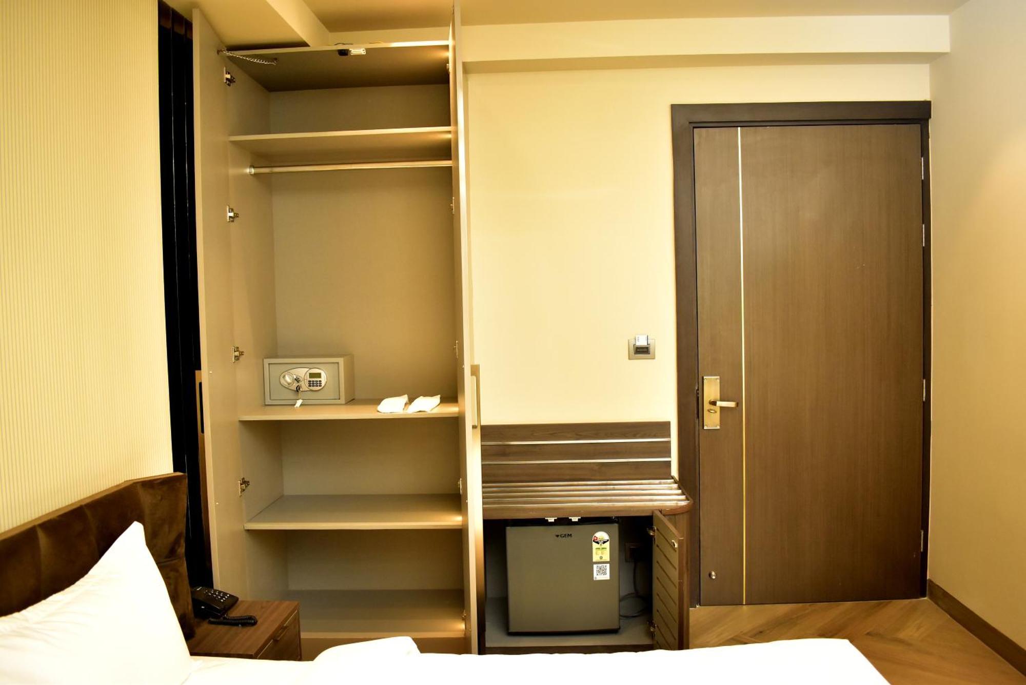 Hotel Cullinan By Qotel Janakpuri Delhi  Ngoại thất bức ảnh