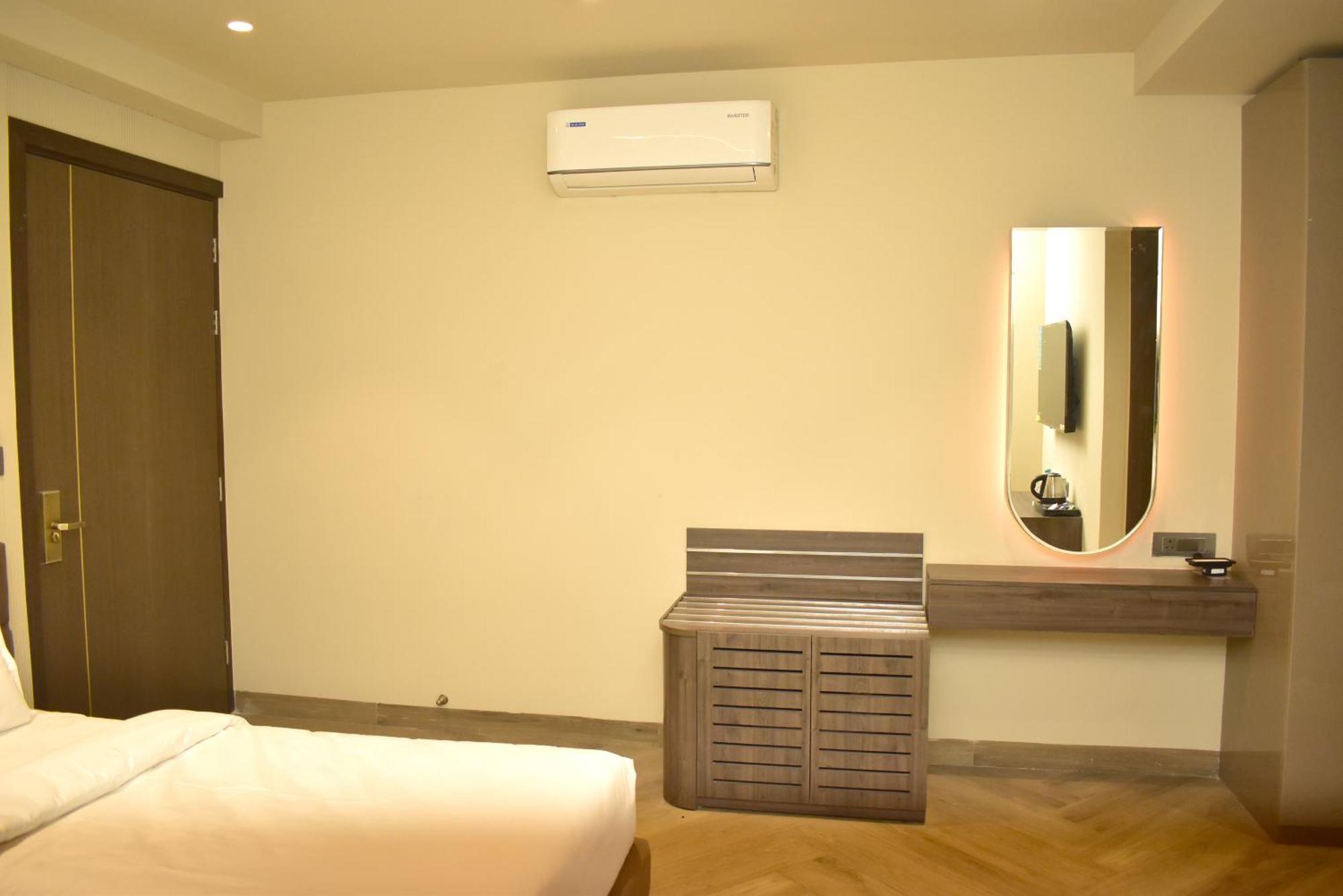 Hotel Cullinan By Qotel Janakpuri Delhi  Ngoại thất bức ảnh