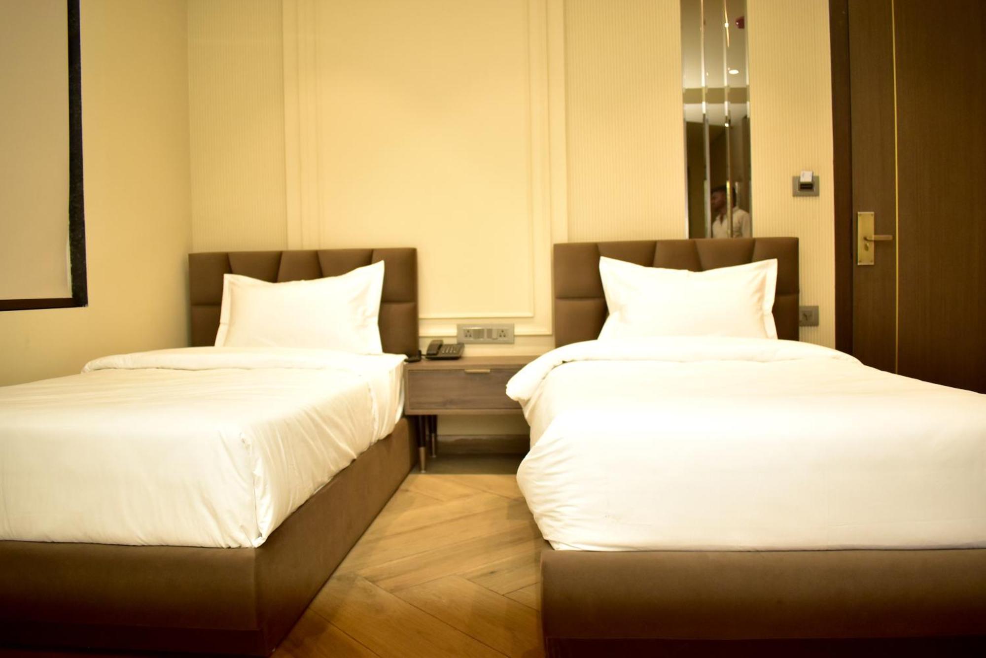 Hotel Cullinan By Qotel Janakpuri Delhi  Ngoại thất bức ảnh