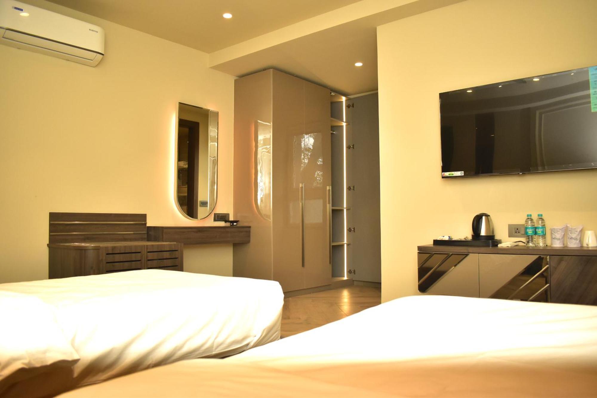 Hotel Cullinan By Qotel Janakpuri Delhi  Ngoại thất bức ảnh