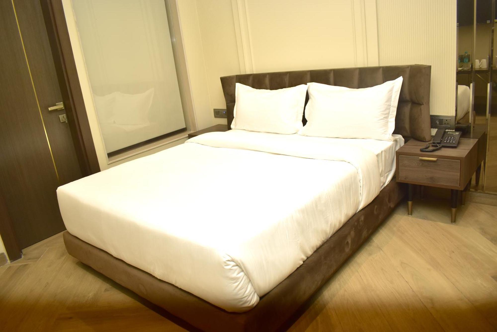 Hotel Cullinan By Qotel Janakpuri Delhi  Ngoại thất bức ảnh