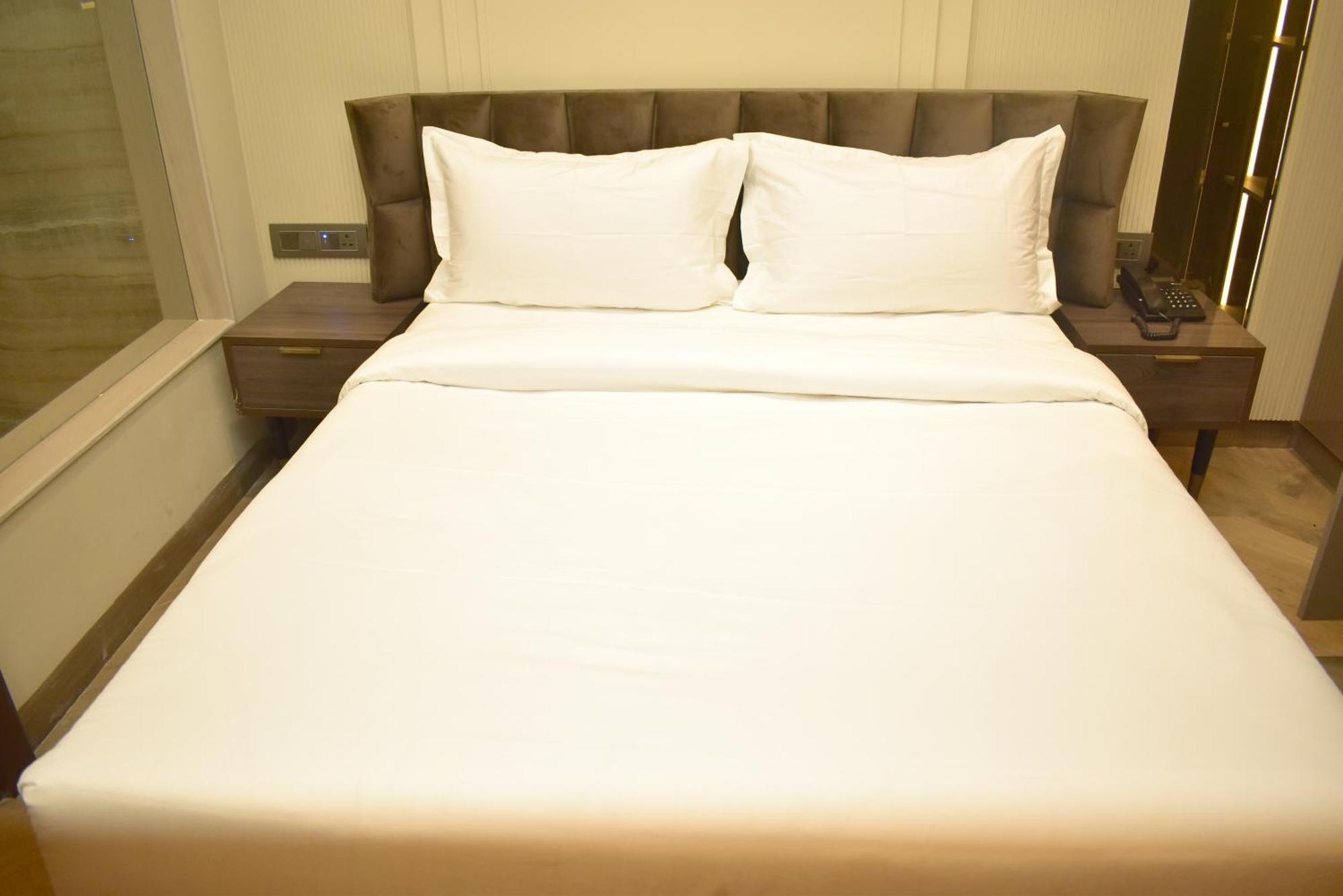 Hotel Cullinan By Qotel Janakpuri Delhi  Ngoại thất bức ảnh